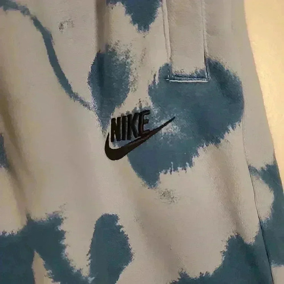 Nike Sportswear Club French Terry  Shorts Blue DO6572-548 Boys Size XL - Picture 2 of 6